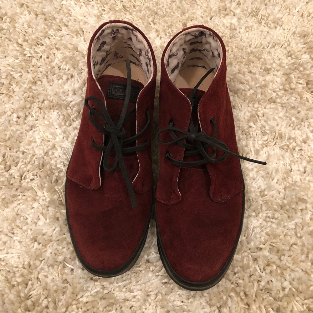 NWOT Suede high top shoes with leather shoe laces.